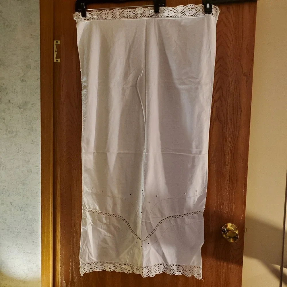 Table Linen Topper Vintage White Cotton Eyelet Lace 41.5